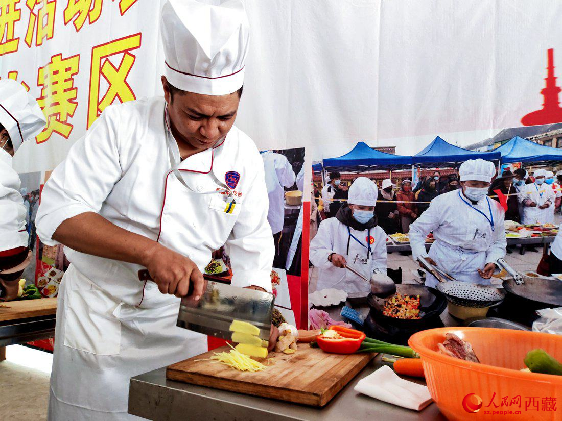 廚藝比拼現(xiàn)場。 人民網 李海霞攝