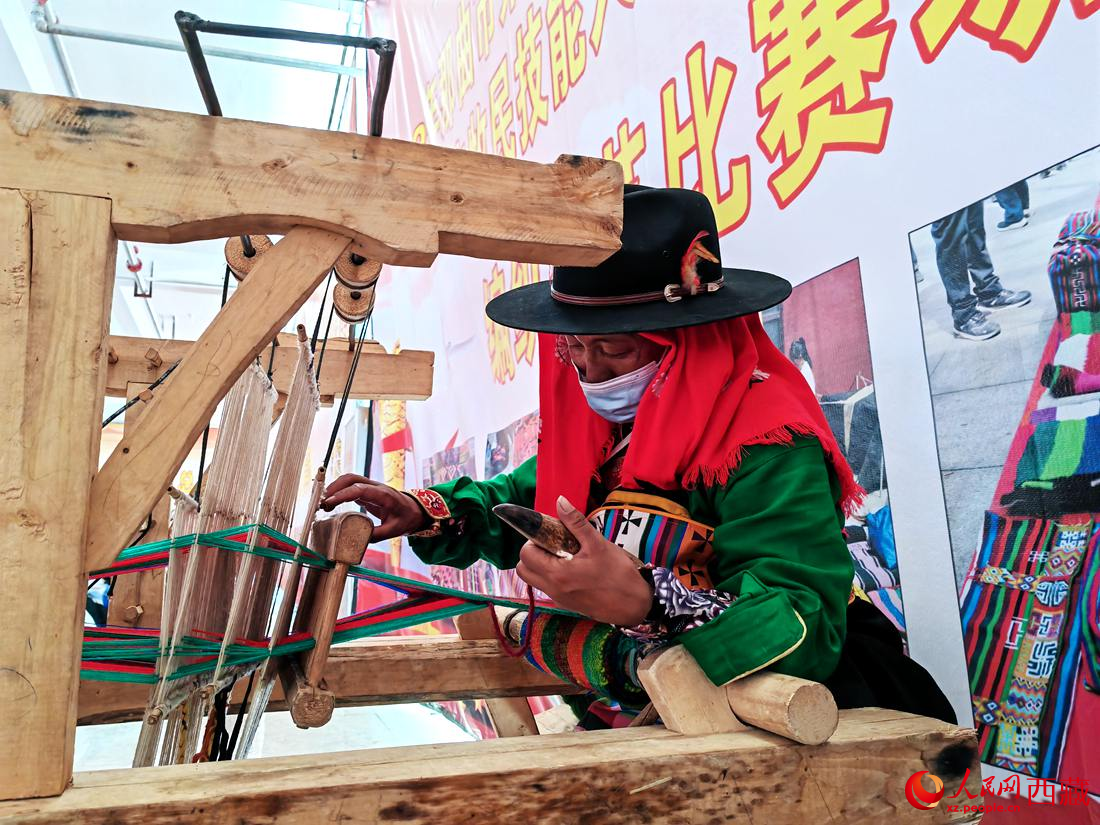 紡織手藝展示。人民網 李海霞攝