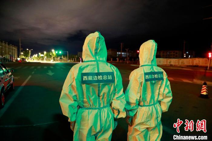 西藏拉薩:執(zhí)勤點(diǎn)上2平方米的“小賓館”