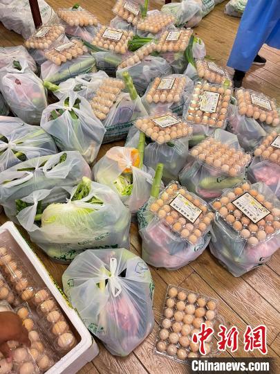 西藏格拉丹東超市疫情期間全力保障市場供應(yīng)?！∈茉L者供圖