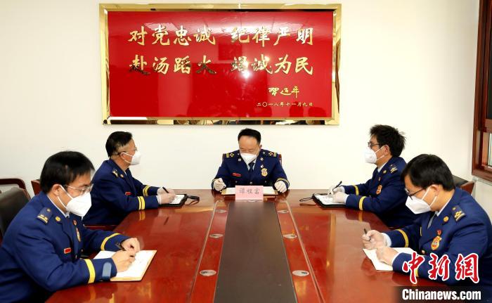 圖為西藏森林消防總隊(duì)在二十大開幕會(huì)結(jié)束后組織學(xué)習(xí)討論?！∥鞑厣窒揽傟?duì)供圖