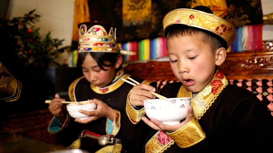 吃“古突”。