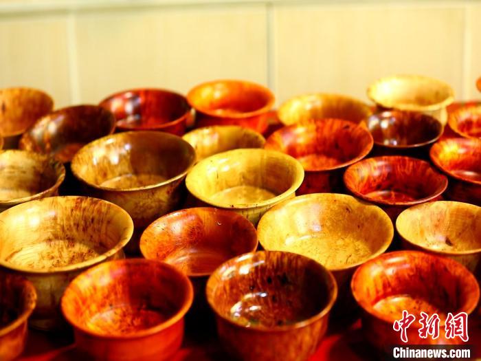 圖為木碗成品?！?鄧巴 　攝