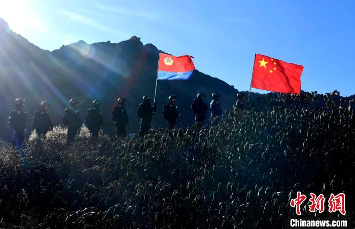 1月6日，移民警察正在乃堆拉巡邏?！±盍?攝