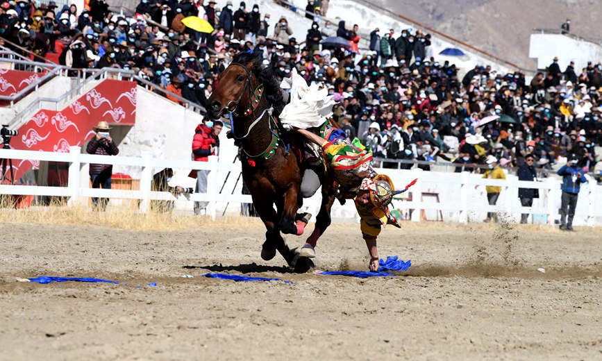 藏歷新年，精彩的馬術(shù)表演。潘多攝