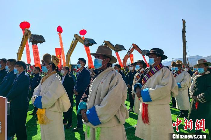 各方代表參加集中開復工儀式?！∧岈斪扛?攝