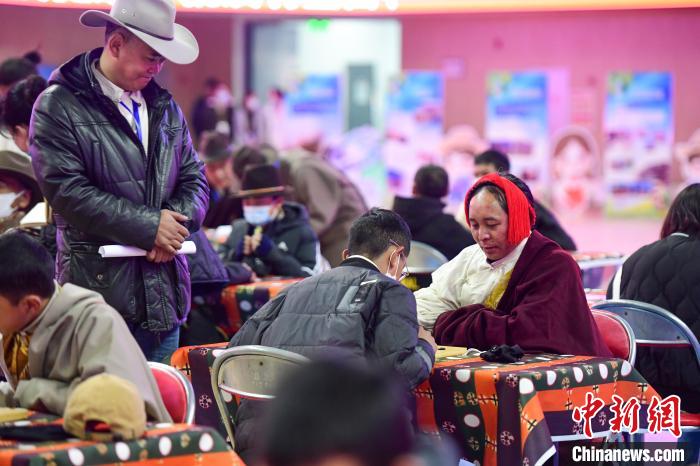 圖為比賽現(xiàn)場?！∝暩聛硭?攝