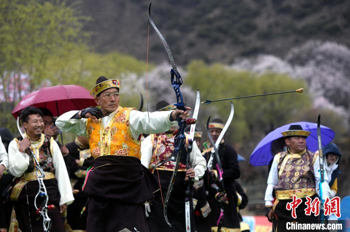 3月28日，選手參加響箭比賽?！±盍?攝