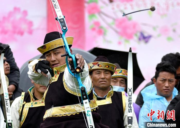 3月28日，選手參加響箭比賽?！±盍?攝