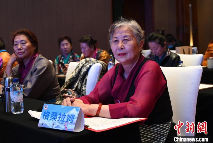 圖為西藏銀發(fā)旅游產(chǎn)品體驗團老年代表。　趙朗 攝