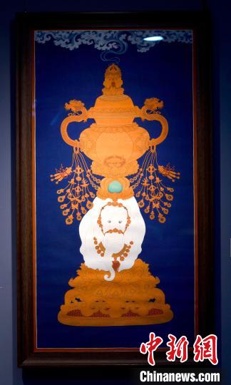 圖為5月16日，展覽中的新創(chuàng)唐卡作品《瑞象承香》。　李林 攝