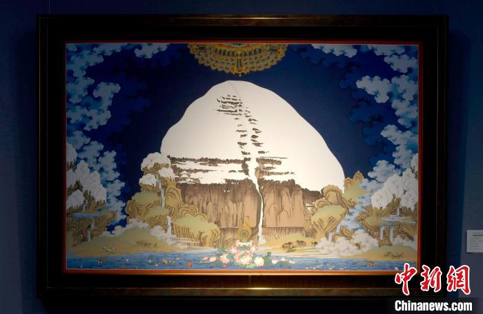 圖為5月16日，展覽中新創(chuàng)唐卡作品《岡底斯山》?！±盍?攝