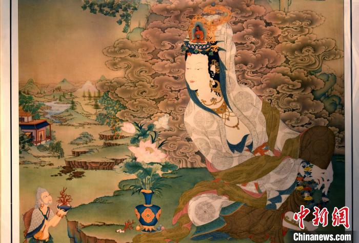圖為5月16日，展覽中新創(chuàng)唐卡作品《靜息觀音》(局部)?！±盍?攝