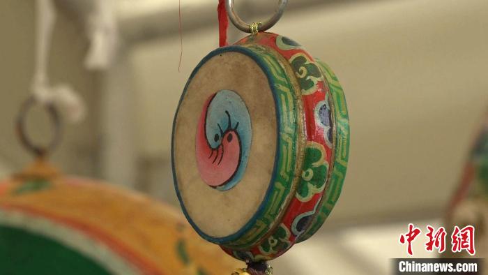 圖為“松贊夜市”里的特色文創(chuàng)產(chǎn)品?！∝暽＠?攝