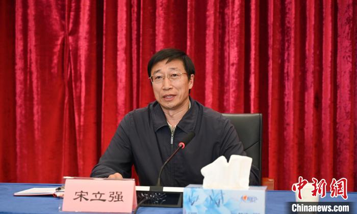 圖為西藏自治區(qū)黨委組織部副部長(zhǎng)、第十批援藏干部人才總領(lǐng)隊(duì)宋立強(qiáng)致辭。