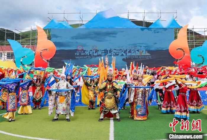 圖為西藏昌都市第九屆三江茶馬文化藝術(shù)節(jié)(芒康會(huì)場(chǎng))開幕式現(xiàn)場(chǎng)?！〔际忻⒖悼h委宣傳部供圖