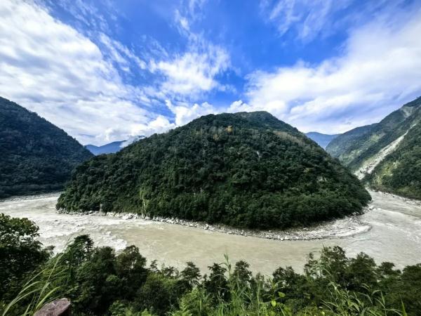 幾代建設(shè)者，歷經(jīng)半個(gè)多世紀(jì)完成！這是一條怎樣的公路？