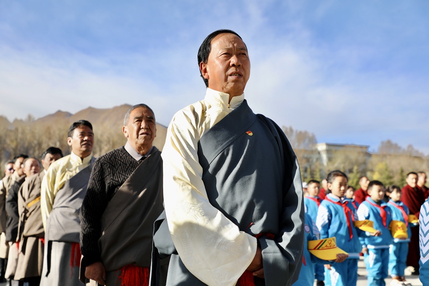 “升國旗、唱國歌”儀式現(xiàn)場。