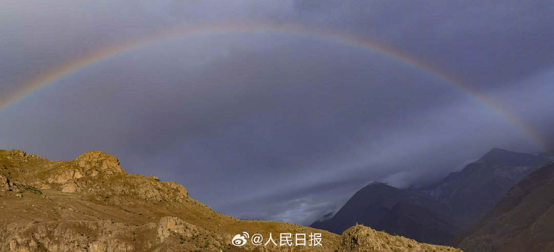 接好運！青藏高原現(xiàn)巨大彩虹橋