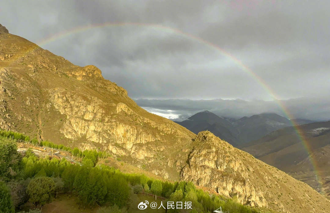 接好運！青藏高原現(xiàn)巨大彩虹橋