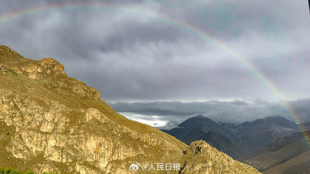 接好運！青藏高原現(xiàn)巨大彩虹橋