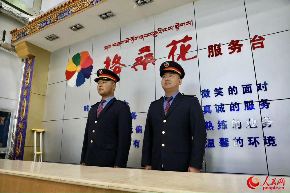 那曲火車站格?；ǚ?wù)臺(tái)。人民網(wǎng)記者 次仁羅布攝