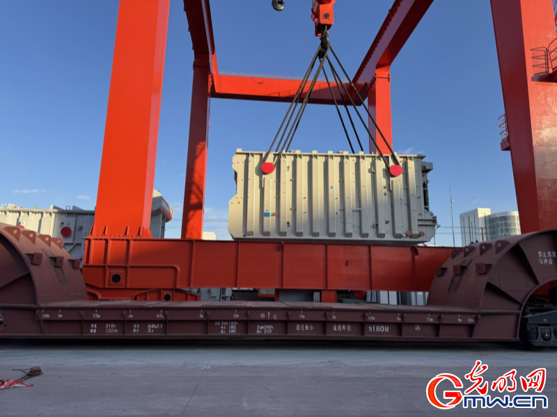 2025春運(yùn)進(jìn)行時(shí)丨核心設(shè)備專列抵達(dá)西藏 助力“電力天路”建設(shè)