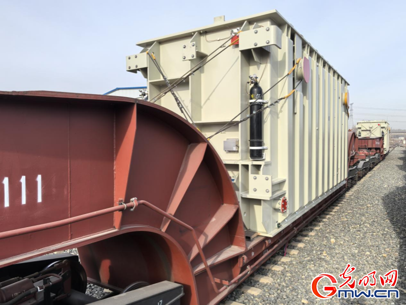 2025春運(yùn)進(jìn)行時(shí)丨核心設(shè)備專列抵達(dá)西藏 助力“電力天路”建設(shè)