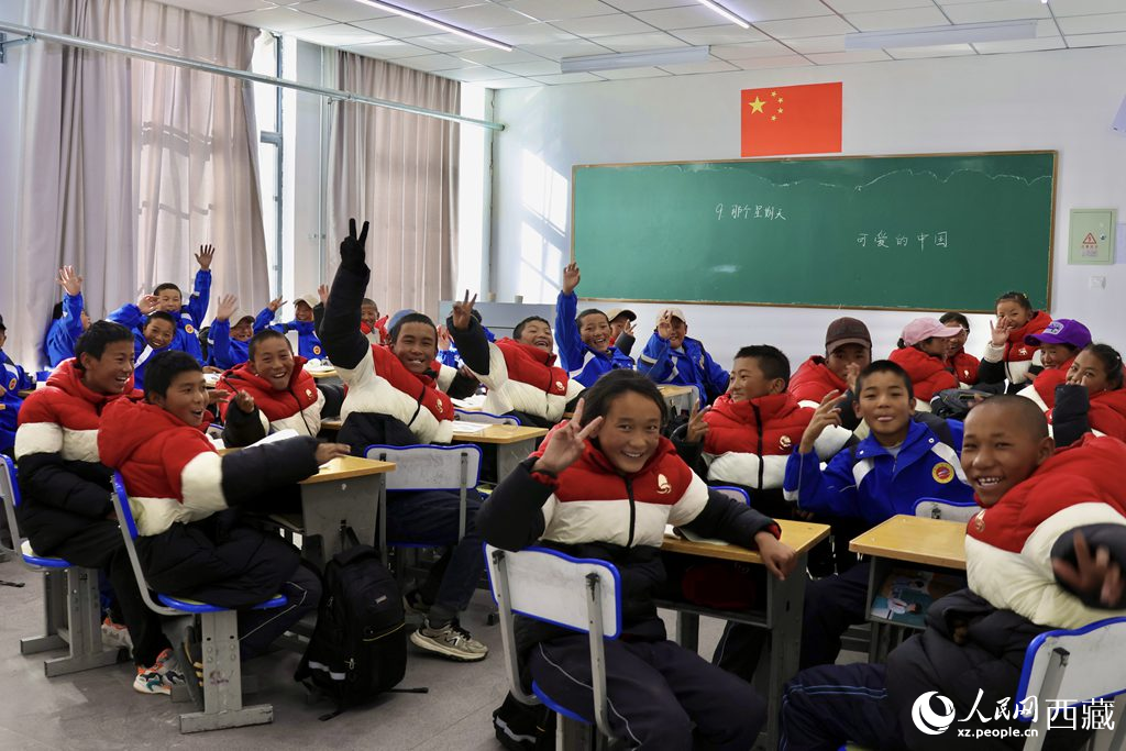 安置在定日縣委黨校讀書(shū)的學(xué)生。人民日?qǐng)?bào)記者 鮮敢攝