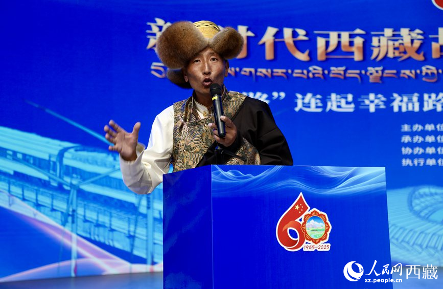 山南市隆子縣三安曲林鄉(xiāng)三林村黨支部副書記扎西次仁作分享報(bào)告。人民網(wǎng)記者 次仁羅布攝