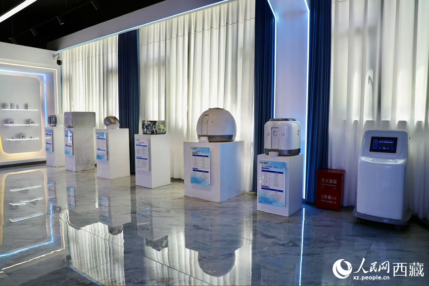各類制氧產(chǎn)品。人民網(wǎng)記者 次仁羅布攝