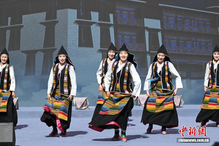 西藏“大地歡歌格?；ㄑ莩黾尽被菝裱莩鼍`放基層文化活力