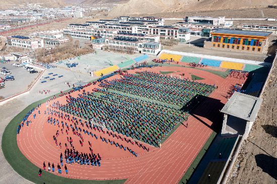 定日縣第二初級(jí)中學(xué)全貌。人民網(wǎng)記者 翁奇羽攝