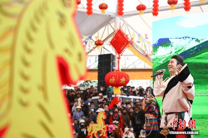 (新春走基層)西藏慶元宵惠民演出暖人心