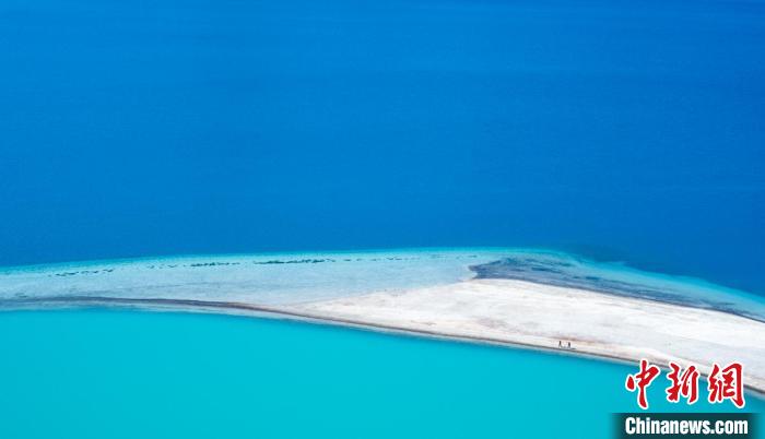 圖為山南羊卓雍錯(cuò)?！『闻罾?攝