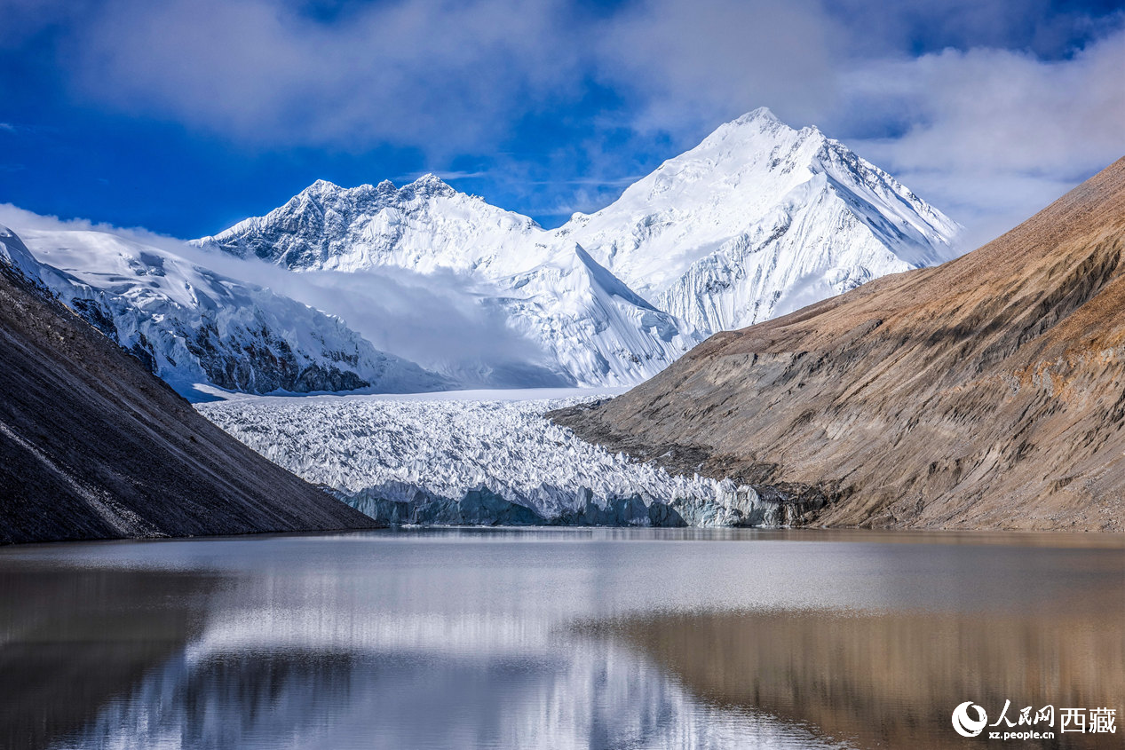 珠峰冰川位于日喀則市定日縣。
