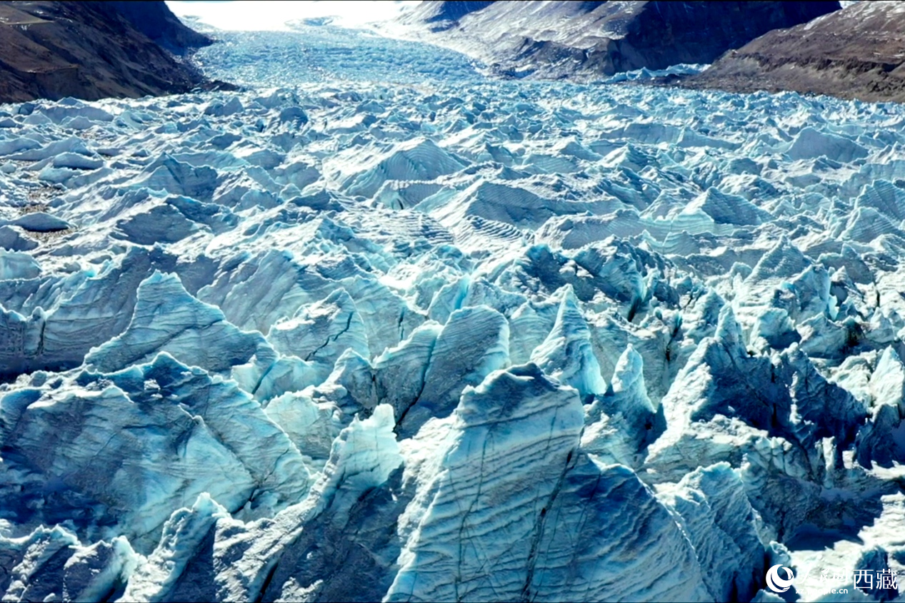 40冰川位于山南市浪卡子縣卓木拉日康雪山下。