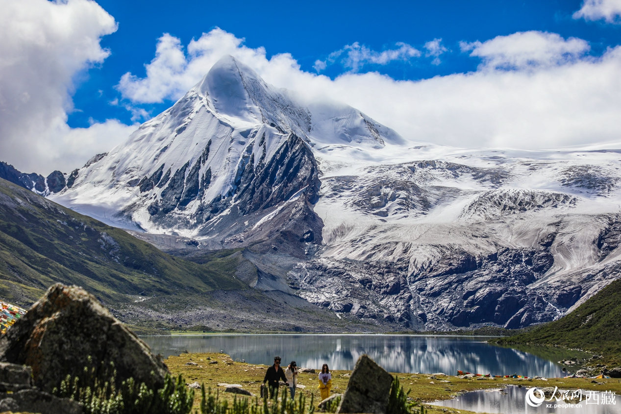 薩普冰川位于那曲東部比如縣境內(nèi)。