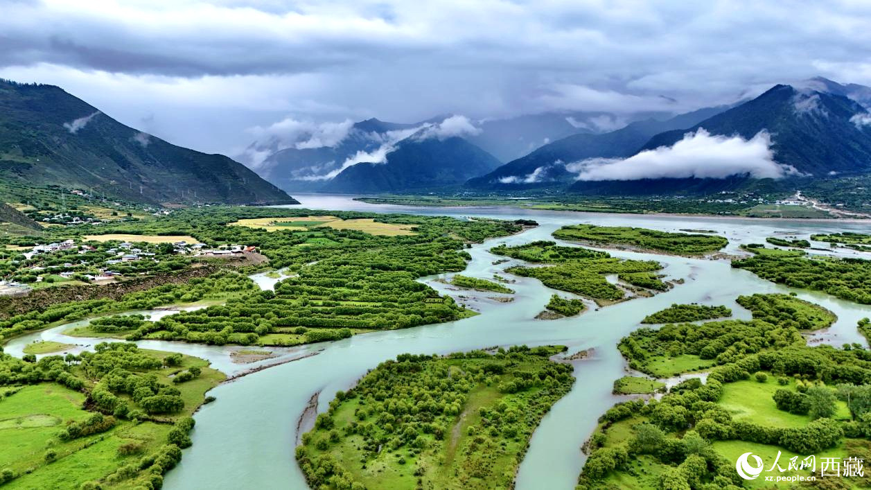 西藏林芝市雅尼國家濕地公園風(fēng)景如畫。