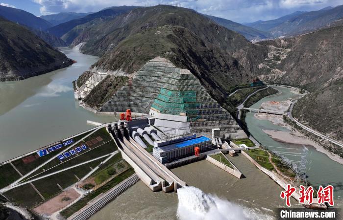 航拍巴塘水電站壯麗景色