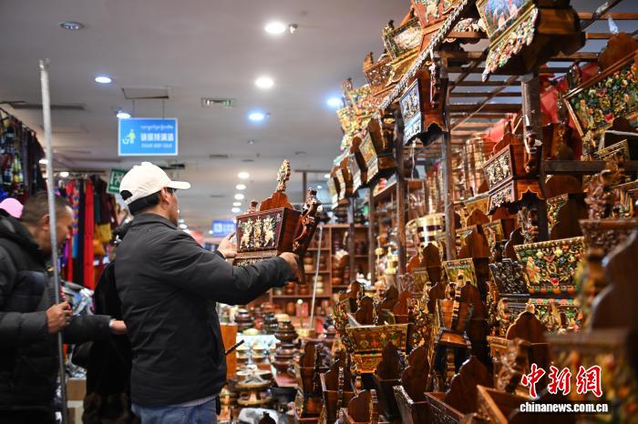 (新春見聞)年貨市場紅火古城拉薩節(jié)日氛圍濃厚