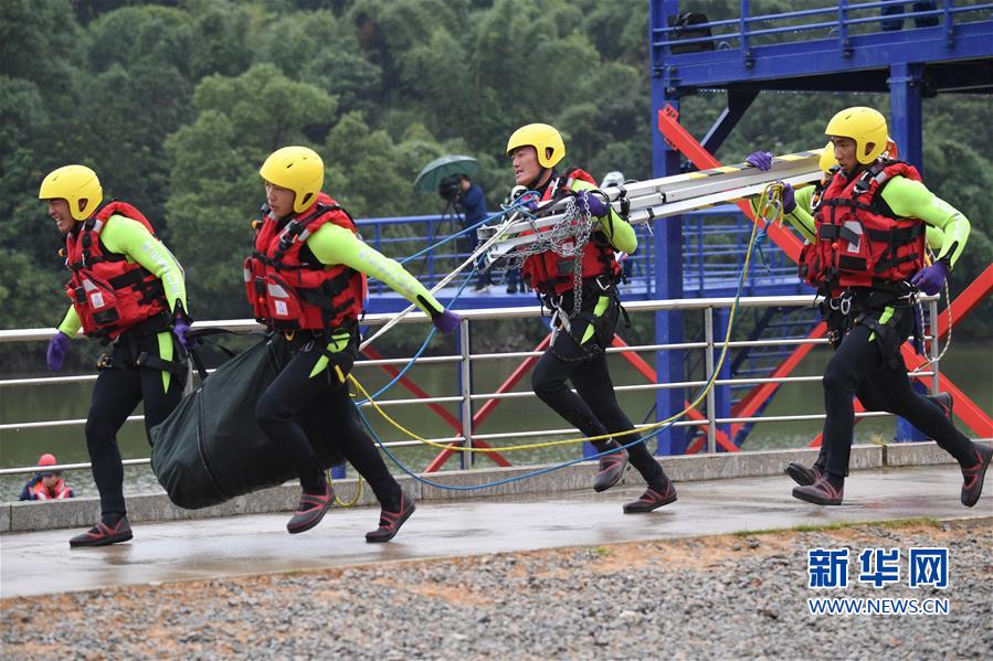 （社會）（1）全國森林消防隊(duì)伍“火焰藍(lán)”首屆特種救援技能比武舉行