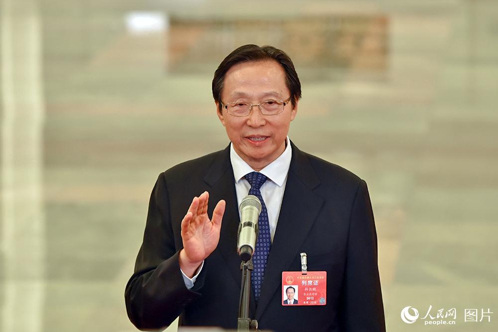 農(nóng)業(yè)農(nóng)村部部長韓長賦回答記者提問。