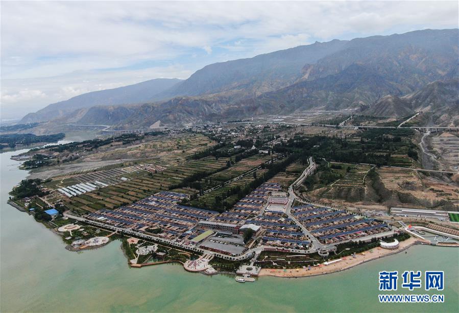 (走向我們的小康生活)(1)德吉村:黃河岸邊的美麗嬗變