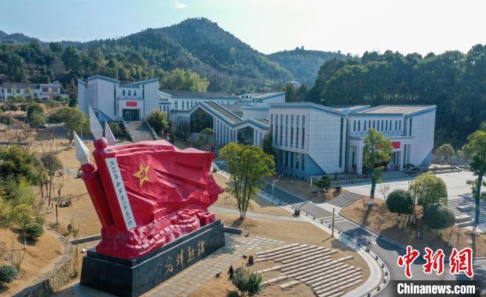 文家市鎮(zhèn)秋收廣場?！钊A峰 攝