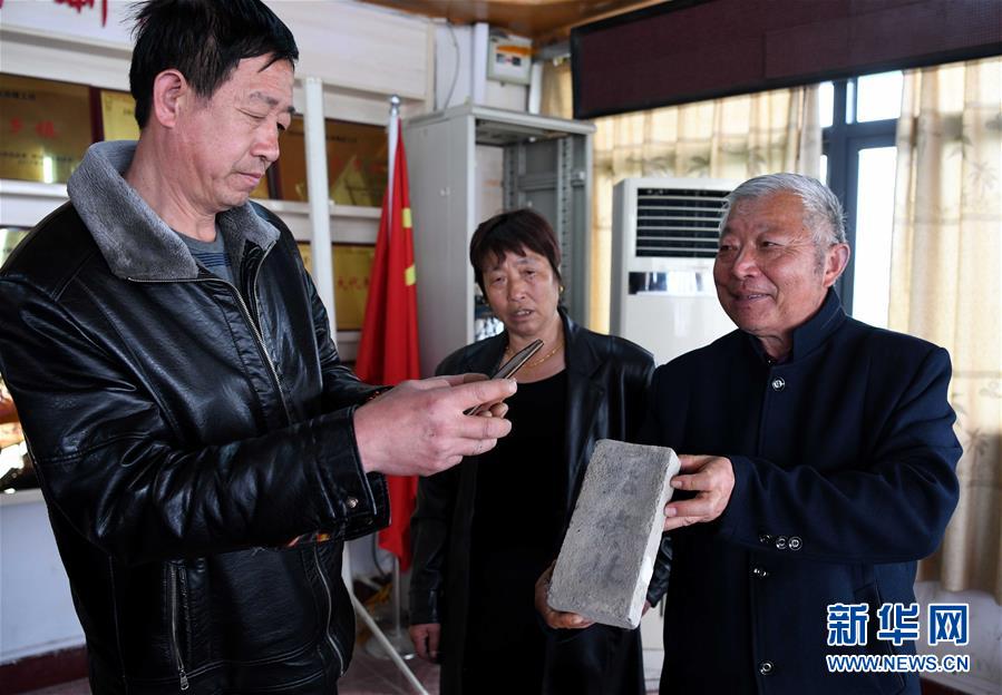 (圖片故事)(1)年介濤:將為烈士尋親進(jìn)行到底