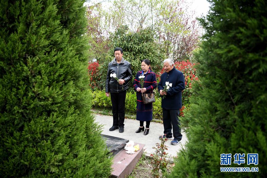 (圖片故事)(3)年介濤:將為烈士尋親進(jìn)行到底