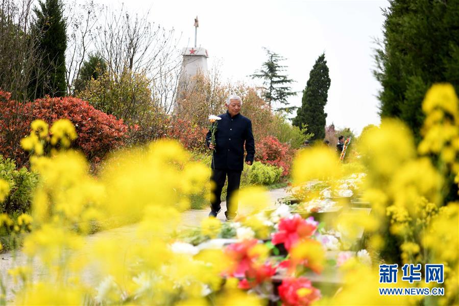 (圖片故事)(6)年介濤:將為烈士尋親進(jìn)行到底