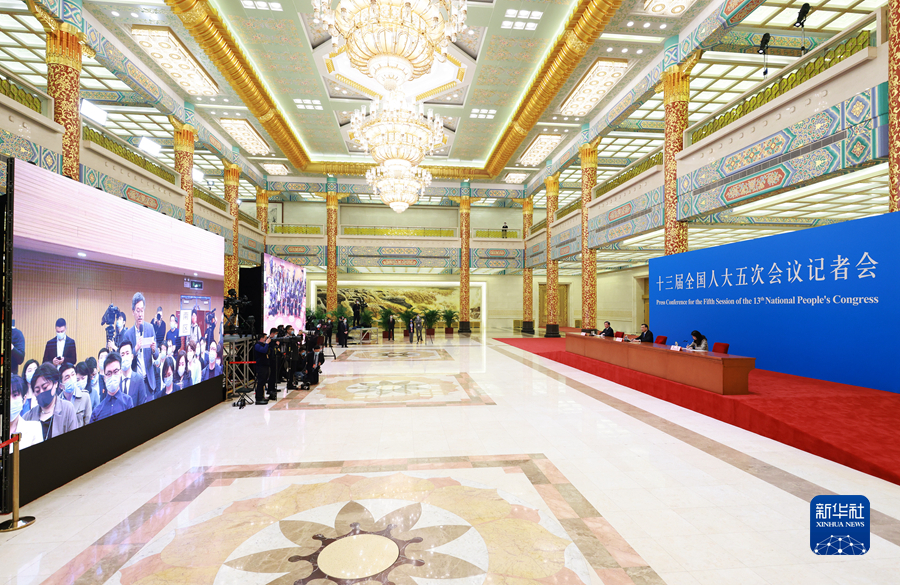 李克強(qiáng)總理出席記者會(huì)并回答中外記者提問(wèn)