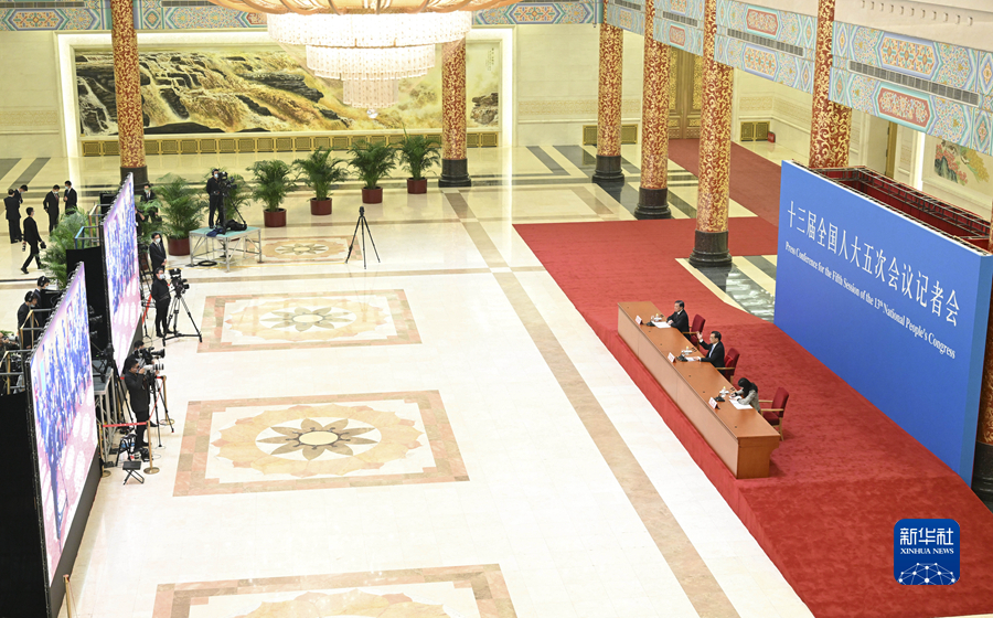 李克強(qiáng)總理出席記者會(huì)并回答中外記者提問(wèn)